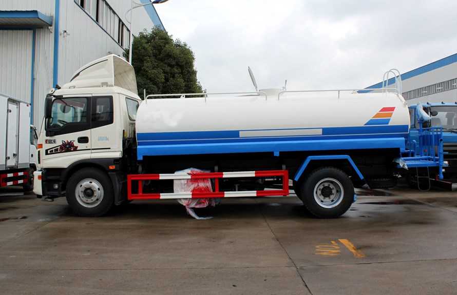 福田欧马可13方洒水车