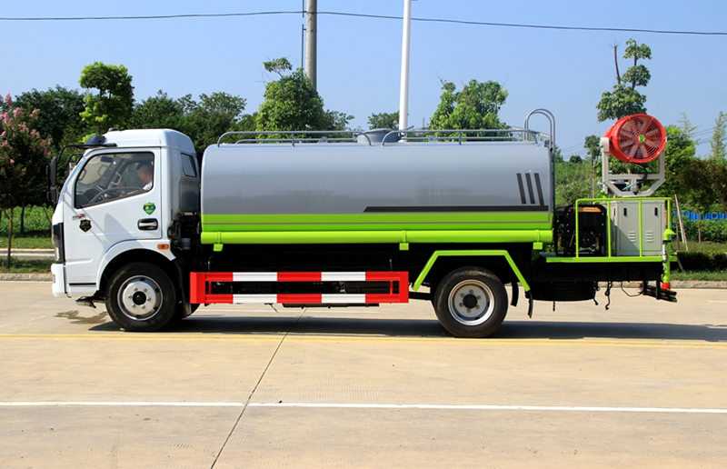 国六东风9吨喷雾车