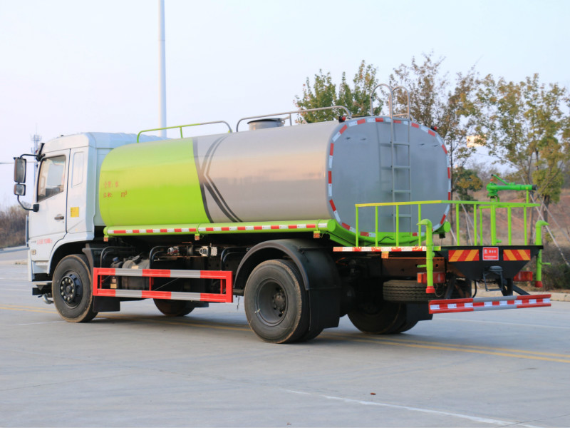 东风专底D3玉柴165马力12方洒水车